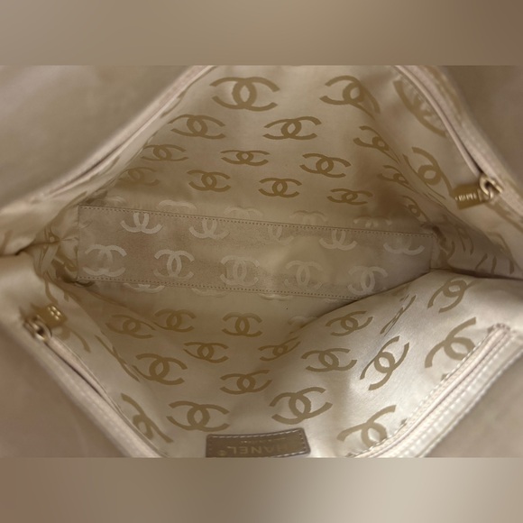 CHANEL Perforated Camellia Patent Leather Tote - Picture 12 of 16